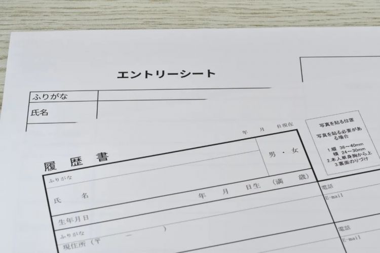 日本年轻人怎么用AI？当年我熬夜写简历，现在他们让ChatGPT替自己找工作……
