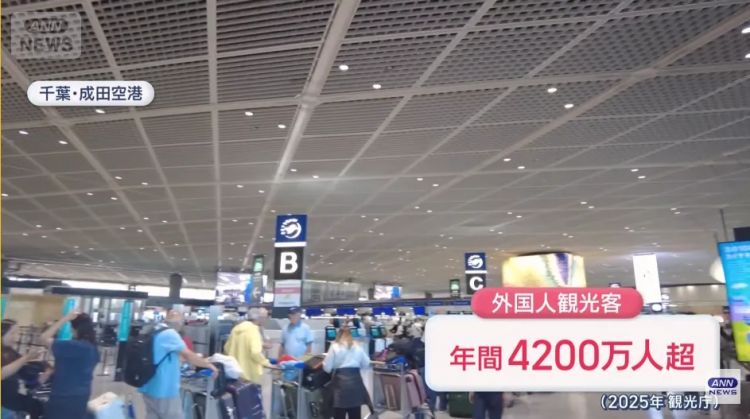 熊本熊成时尚单品、电车扶手带回家健身？这届去日本的欧美游客，都在买什么离谱伴手礼？