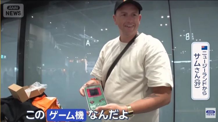 熊本熊成时尚单品、电车扶手带回家健身？这届去日本的欧美游客，都在买什么离谱伴手礼？