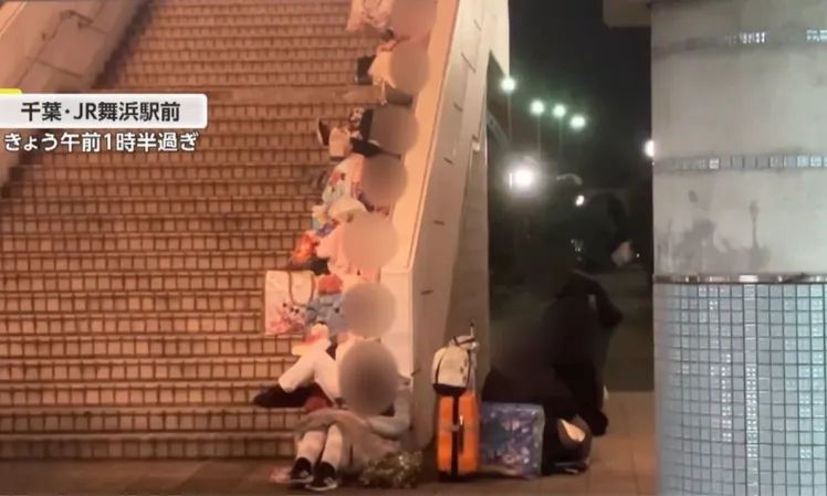 日媒曝中国“黄牛”在东京迪士尼提供非法导游服务赚黑钱？！日网：但官方确实贵得离谱啊……