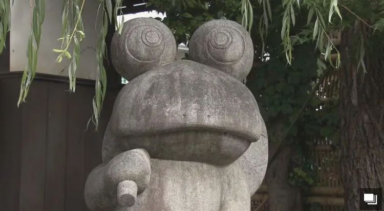 日媒报道“鹅腿阿姨”塌房，但网友发现日本早有绿色鸡腿！还疑似“碰瓷”KFC？评价却是：太美味了…