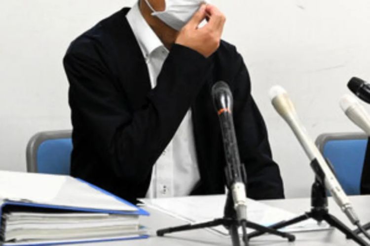 日本自卫队上司强制男下属女装！还对他又亲又抱，甚至吊上高空…日网：这也太“黑”了！