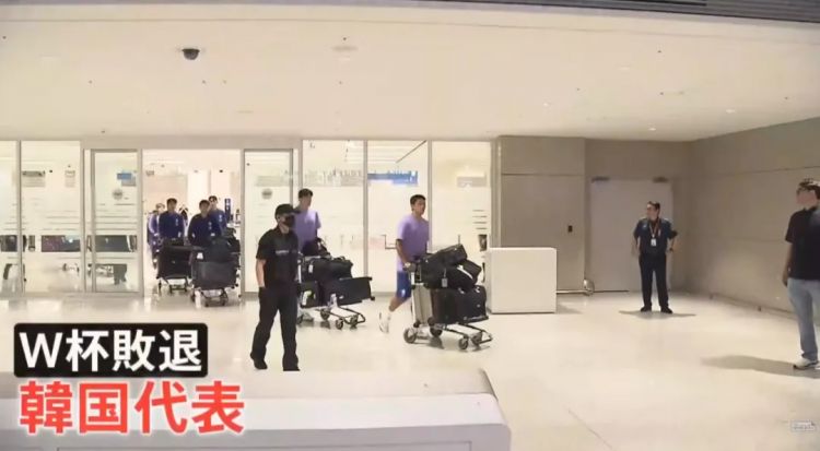 韩国“关系户”主帅搞砸世界杯，日媒吃瓜！韩媒向日本求助，森保教练憋笑：多夸夸他吧