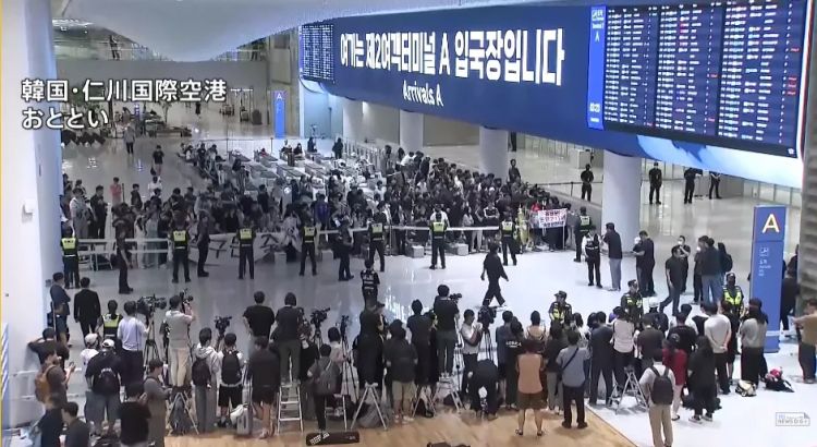 韩国“关系户”主帅搞砸世界杯，日媒吃瓜！韩媒向日本求助，森保教练憋笑：多夸夸他吧