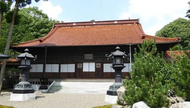 日本一实习僧火烧寺庙，竟是因为修行太苦？！日网：三岛由纪夫的棺材板快压不住了…