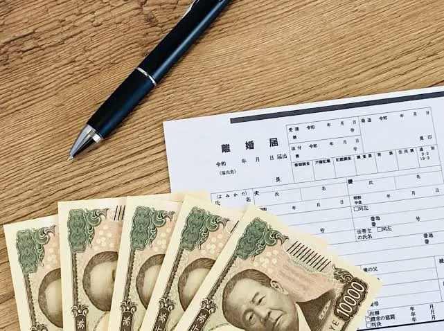 日本50岁富豪娶小25岁娇妻，5年不让碰身子心生猜疑？！妻子私下吐槽：老登太臭了